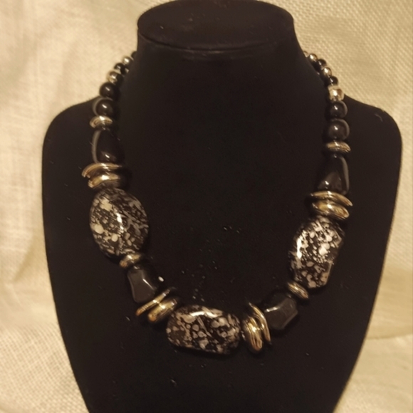 Necklace and earrings        #5 - Picture 4 of 4